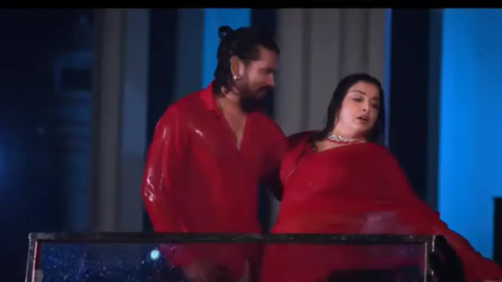 Amrapali Dubey's Romance Got Out Of Control During The Rainy Season