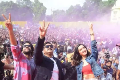 Huge Crowd Gathered At Lucknow University To Watch The Song Launch Of Stree 2