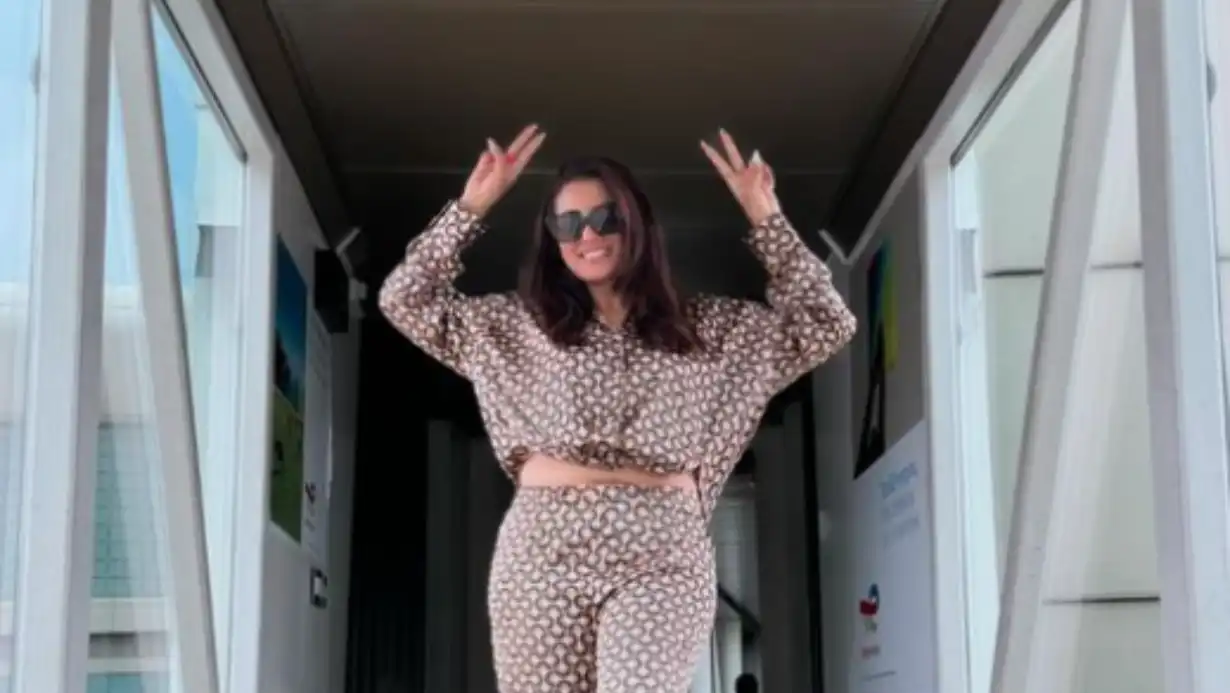 Shoes And Slippers Were Thrown At Akshara Singh's Dance Chaos At Azamgarh Festival