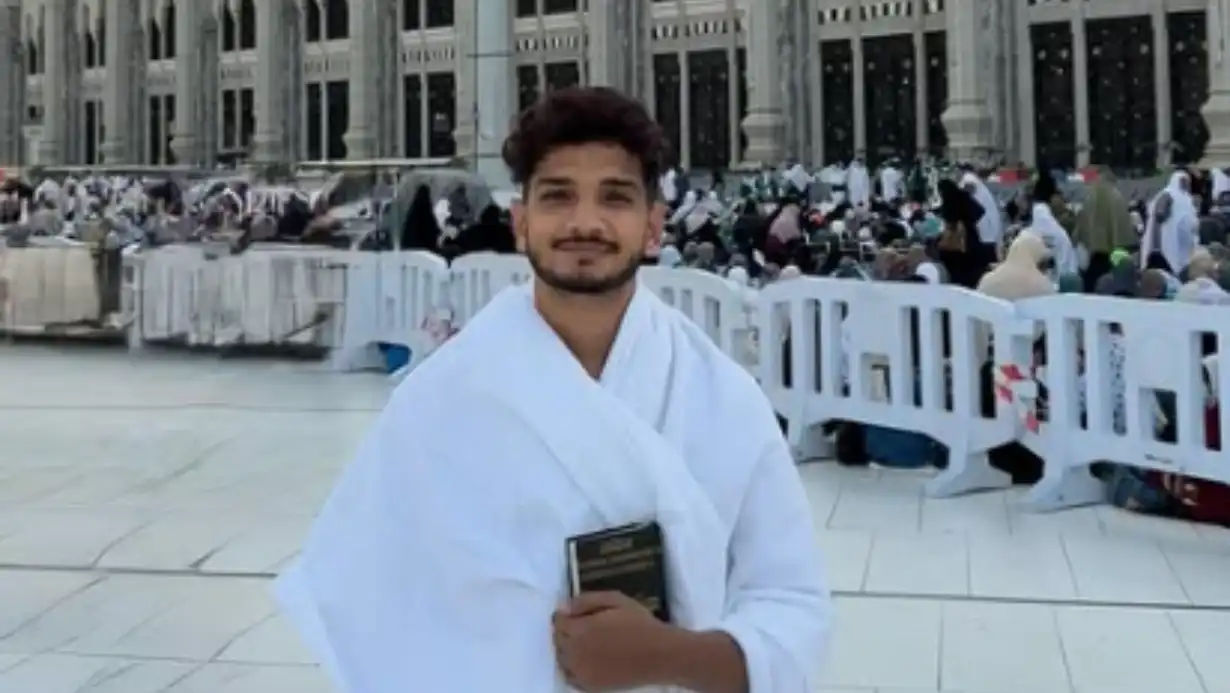 Munawar Faruqui Performed Umrah In Mecca, Shared Photos With His Wife
