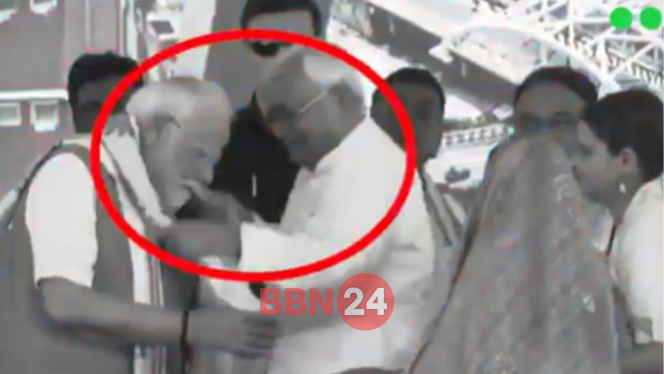 Nitish Kumar Wraps Shawl Himself Ignores Sumitra Devi On Stage