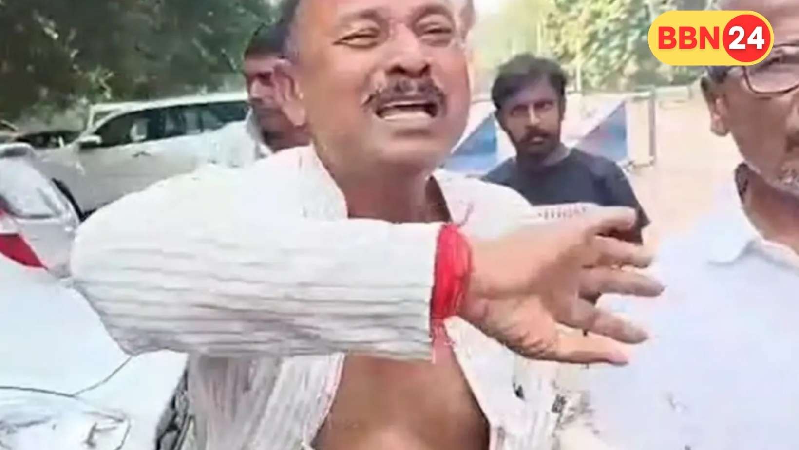 Rjd Leader Madan Sah Drama Outside Rabri Residence For Election Ticket