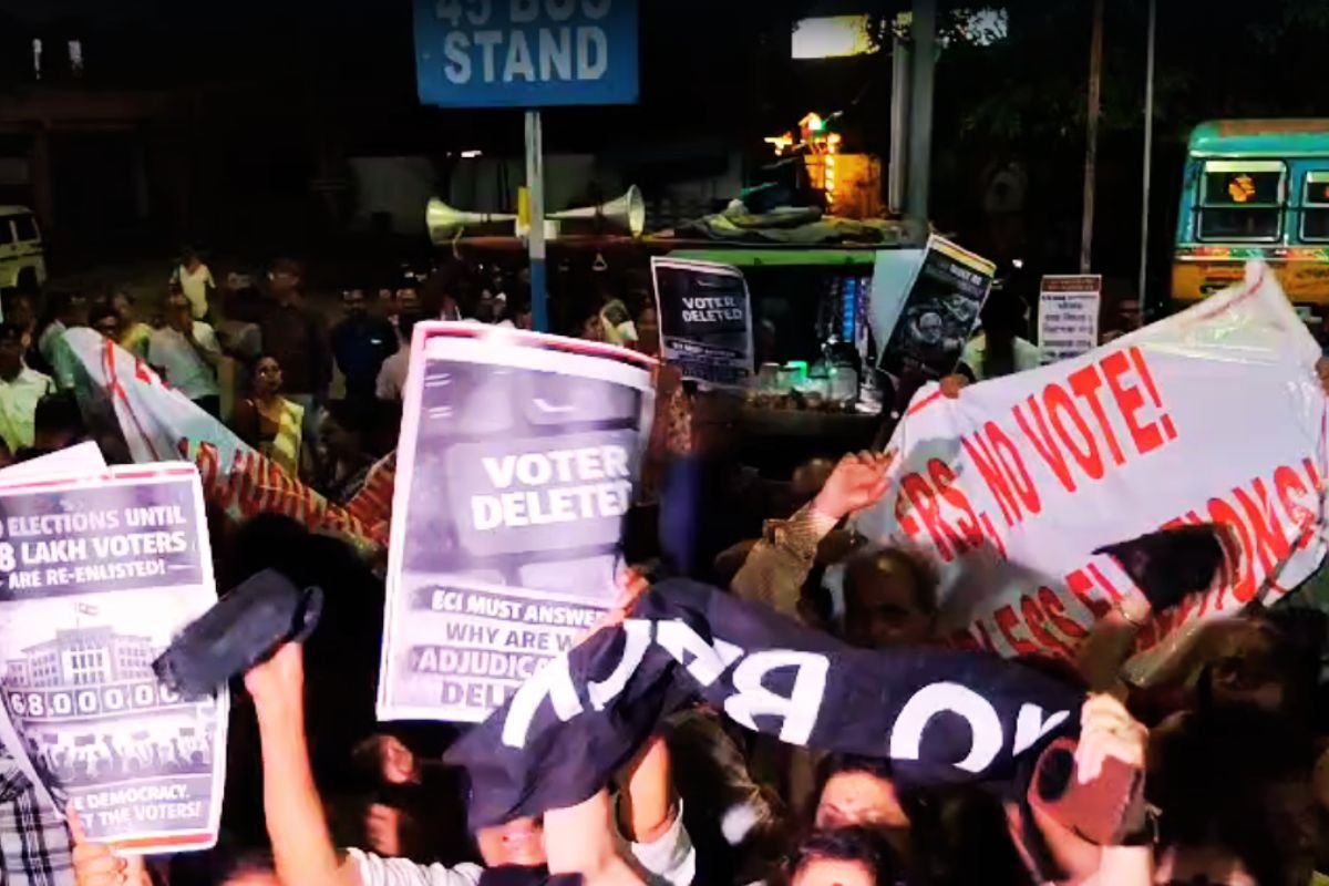 Black Flags To Chief Election Commissioner Gyanesh Kumar In Kolkata.jpg