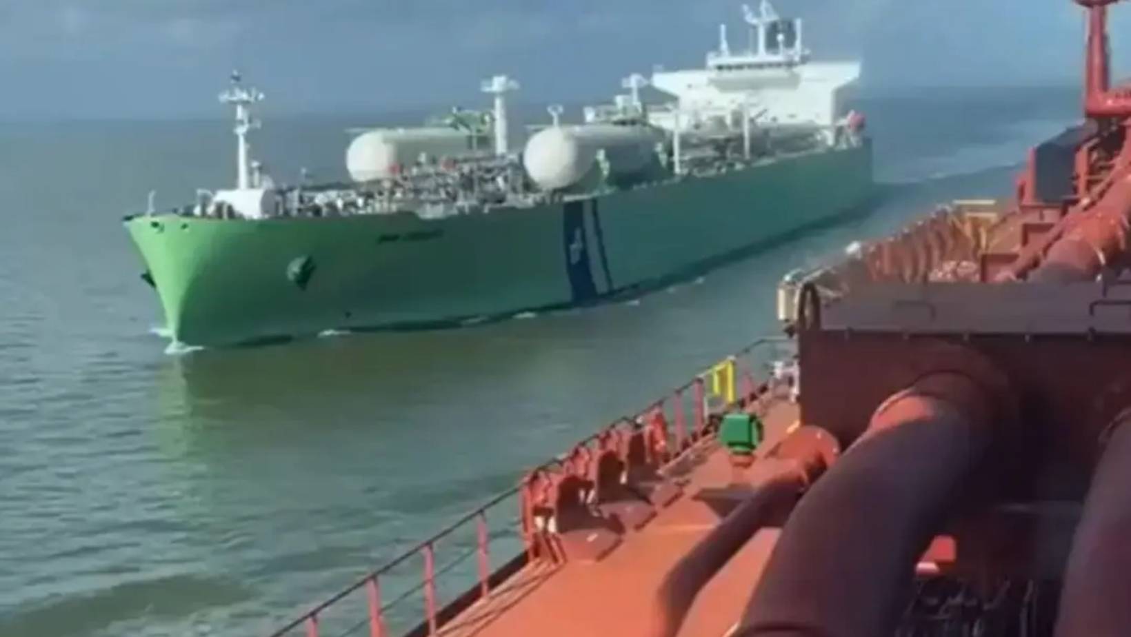 Ship Disha Lng Vessel Crosses Hormuz Strait Arrives India