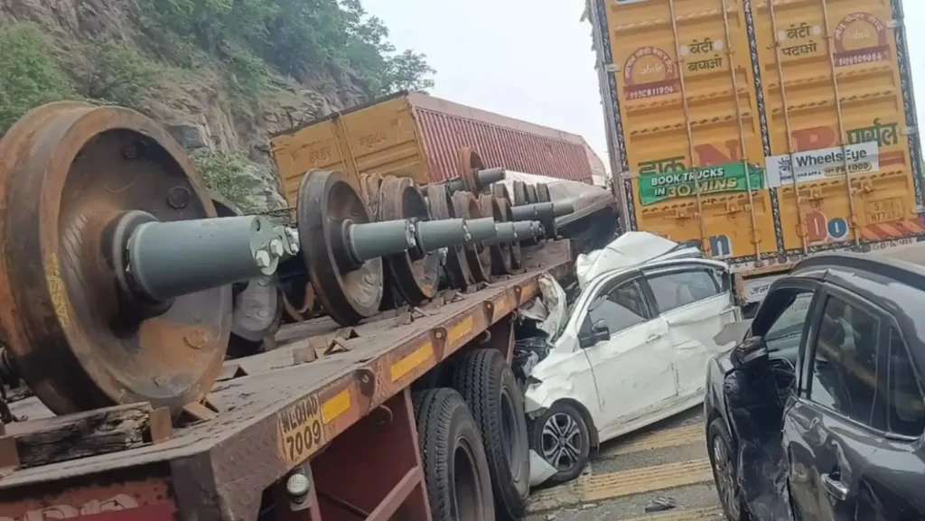 Ramgarh Chutupalu Valley Trailer Accident Many Vehicles Hit 15 20 Injured